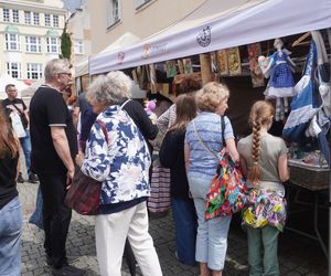 Dni Olsztyna 2025. Dziesiątki wystawców i setki olsztynian na Jarmarku Jakubowym