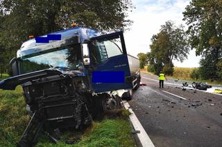Motocyklista zjechał wprost pod cysternę nie żyje