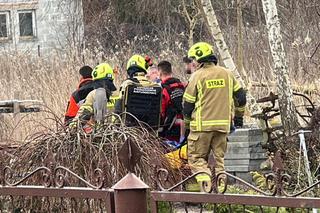 Dramatyczny wypadek pod prysznicem. Kobiecie musiała pomóc straż. Ewakuował ją śmigłowiec