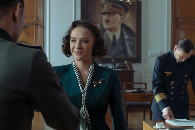 Zatoka szpiegów 2 sezon odc. 11. Eva Stromberg (Sonia Mietielica), Franz Neumann (Bartosz Gelner)