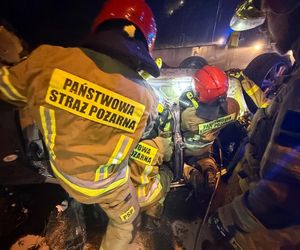 Groźny wypadek w Gdańsku. Dachowanie auta na ul. Sucharskiego