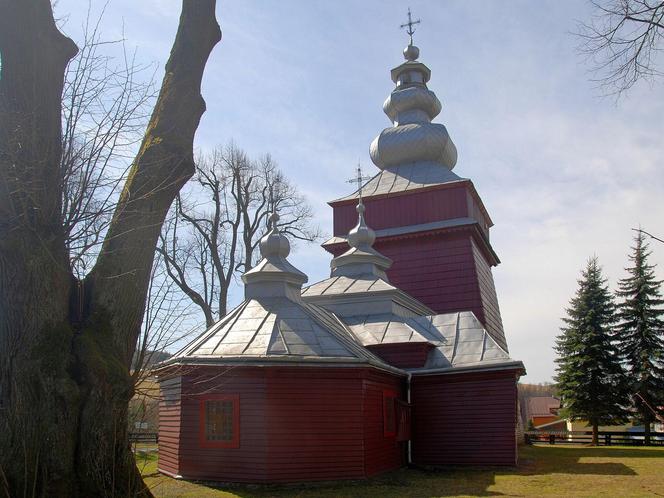 To jedna z najpiękniejszych małopolskich wsi. Według legendy mieszkały w niej czarownice