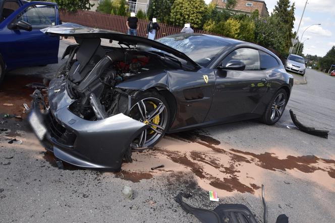 19-latka w Fiacie Seicento skasowała Ferrari GTC4 Lusso warte milion złotych