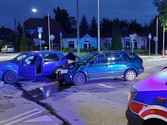 Wypadek na Konstytucji w Starachowicach. Zderzył się Volkswagen i Skoda