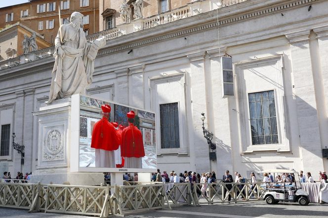 Z OSTATNIEJ CHWILI: Rozpoczęło się konklawe 2025 – kardynałowie złożyli przysięgę w Kaplicy Sykstyńskiej