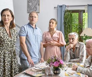 W obsadzie m.in. Anita Sokołowska, Julia Wieniawa, Mariusz Drężek. Małgorzata Rożniatowska i Marian Opania.