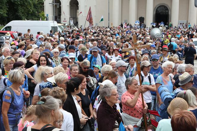 Pątnicy ruszyli na szlak! Z Lublina wyruszyła Lubelska Piesza Pielgrzymka na Jasną Górę 2023