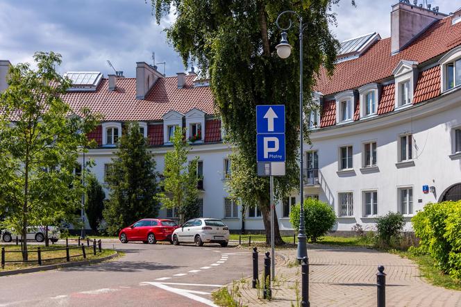 Osiedle Wyspiańskiego w Warszawie - zdjęcia. Z góry wygląda jak wielki wykrzyknik