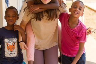 Ruszyła zbiórka kredek, pisaków i zeszytów dla dzieci z Kambodży. O wsparcie prosi bydgoska studentka