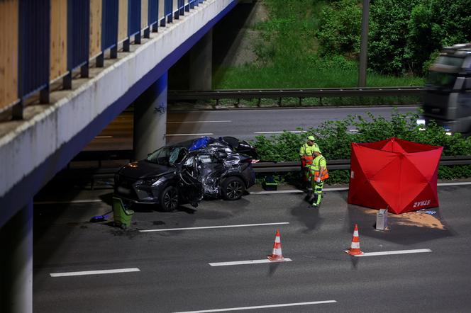Tragiczny wypadek na autostradzie A4 w Katowicach. Zginął kierowca lexusa