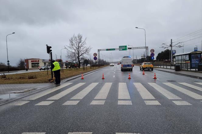 Wypadek na przejściu dla pieszych na ul. Pabianickiej. 22-latek w szpitalu 