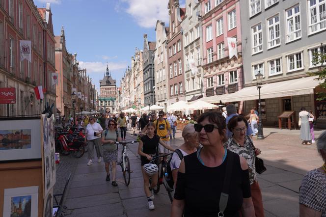 Tłumy turystów w Gdańsku. Ulice pękają w szwach