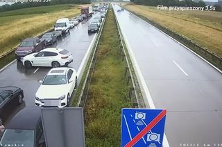 Jechali na A4 pod prąd korytarzem życia. Namierzyła ich policja.