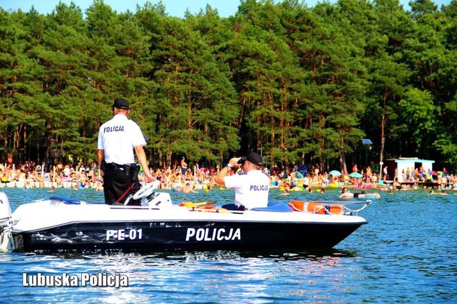 Policjanci patrolują lubuskie kąpieliska. Przypominają o najważniejszych zasadach