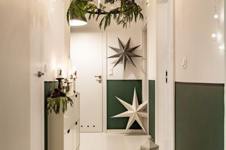 Świetlne dekoracje domu na Boże Narodzenie