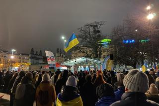 Setki Szczecinian na manifestacji Solidarni z Ukrainą. Nie przeszkodził deszcz!