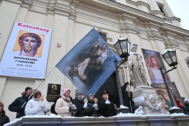 Wojownicy Maryi w pokutnej procesji różańcowej