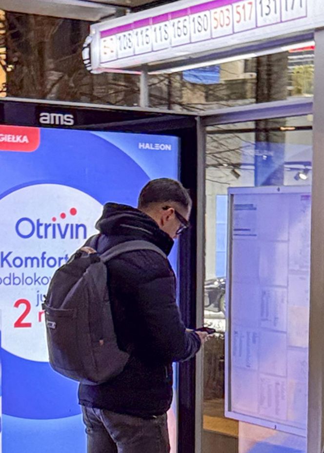 Łukasz Mejza jeździ autobusem