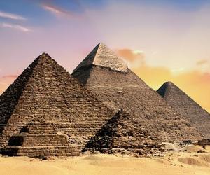 W Egipcie odkryto ponad 30 starożytnych grobowców. Badacze byli zaskoczeni 