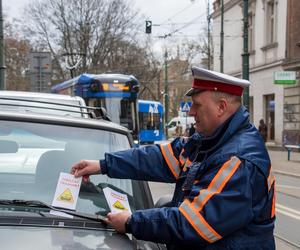 Plaga zatrzymań tramwajów w Krakowie. MPK i straż miejska rozpoczynają akcję edukacyjną dla kierowców