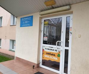 Lodówki społeczne w Olsztynie. Nowa stanęła w centrum kampusu akademickiego [ZDJĘCIA]