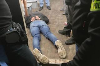 Akcja CBŚP w powiecie gdańskim. Broń i narkotyki zabezpieczone, dwaj mężczyźni zatrzymani