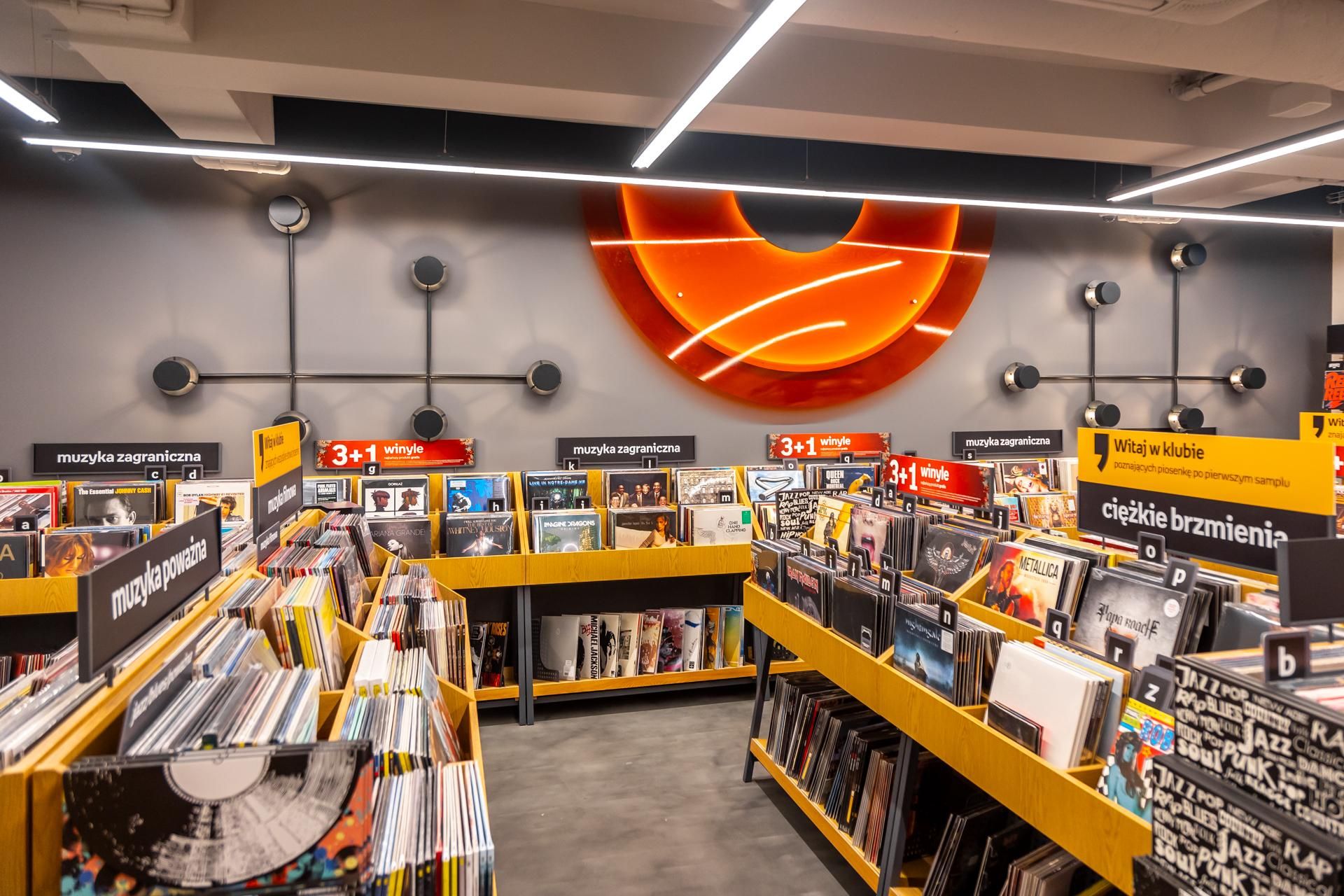 Wnętrza odnowionej "Cepelii" w Warszawie