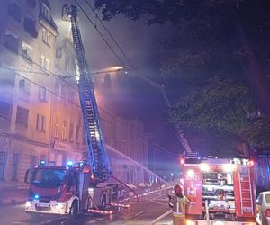 Pożar w Poznaniu. Wielu strażaków rannych. W czasie działań gaśniczych doszło do eksplozji [ZDJĘCIA].