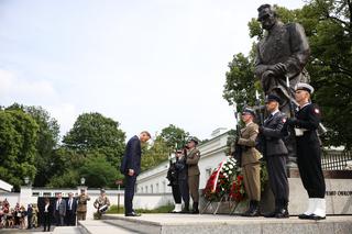 Andrzej Duda złożył kwiaty pod pomnikiem Józefa Piłsudskiego