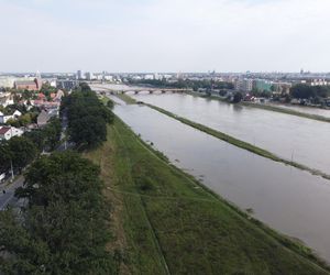 Wrocław - Odra wysoki poziom wody przy porcie miejskim (czwartek, 19.09)