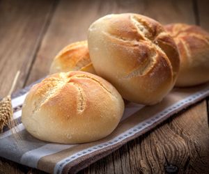 Pyszne i szybkie domowe kajzerki. Upiecz je, a zapomnisz o tych ze sklepu