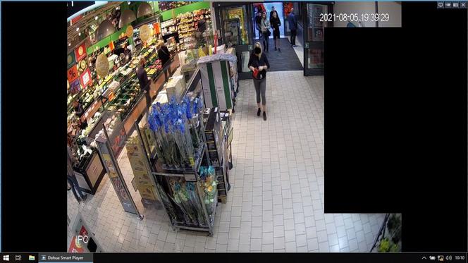 Gang dzieciaków okradł automat z zabawkami