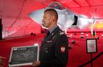 Gen.dyw. pil. Ireneusz Nowak na tle F-35A Husarz