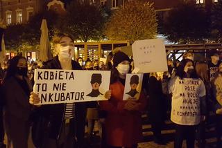  Skandowano, skakano i śpiewano... Kolejny Strajk Kobiet w Lesznie
