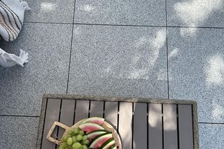 Taras z płyt granitowych