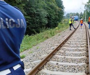 Tragedia w Ustroniu. Mężczyzna zginął na torach, ewakuowano pasażerów pociągu