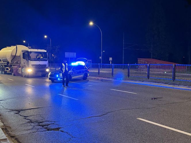 Wbiegł prosto pod cysternę i przeleciał kilkanaście metrów! Stan krytyczny