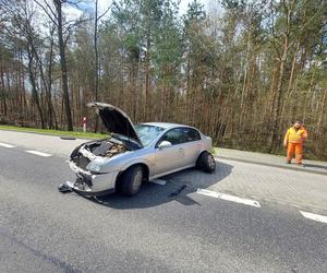 Pod Lubienią dachowało auto osobowe. Jedna osoba poszkodowana