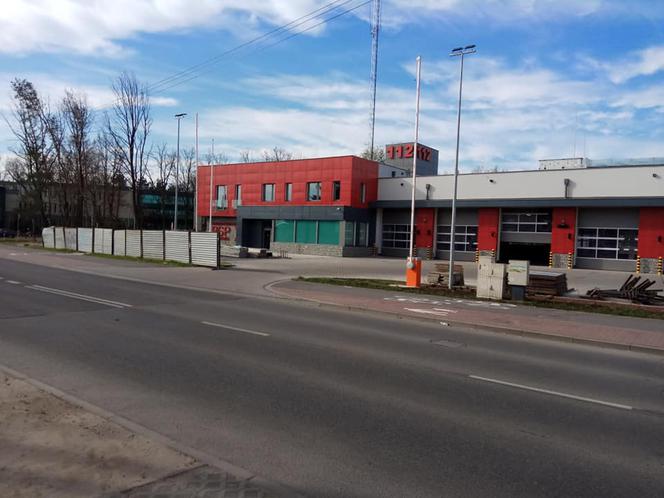 Legionowscy strażacy pokazują swoją nową remizę