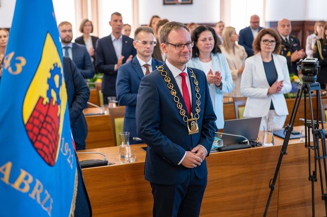 Zaprzysiężenie nowego prezydenta Zabrza. Kamil Żbikowski złożył ślubowanie i zwrócił się do mieszkańców