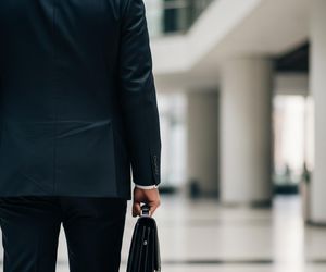 Henryk Smolarz w KOWR. Czy poseł PSL powinien zarabiać więcej niż prezydent Nawrocki?