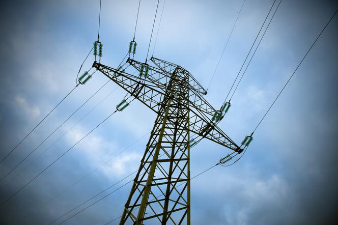 Zabawa zakończyła się tragedią. 14-latek wszedł na słup energetyczny! Porażony prądem spadł z kilku metrów