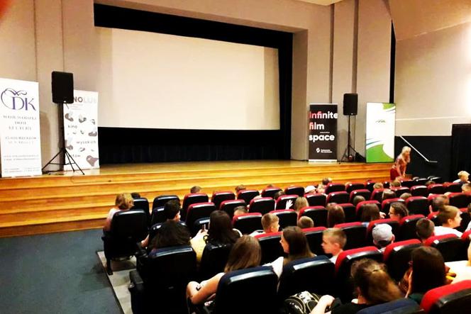 Młodzież na festiwali KINOLUB w rzeszowskim WDK