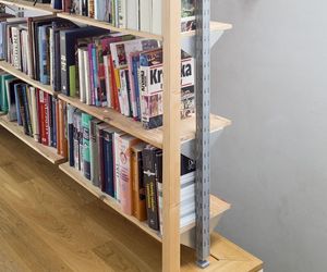 Książki w domu. Regał, półka, a może coś innego. Biblioteka z pomysłem
