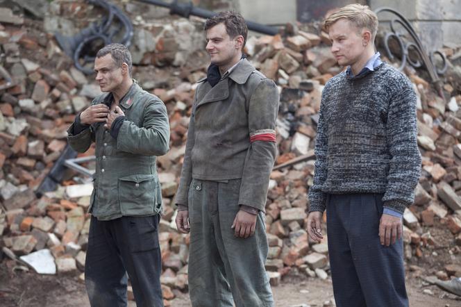 Czas honoru 7 sezon. Michał Konarski (Kuba Wesołowski), Władek (Jan Wieczorkowski), Janek (Antoni Pawlicki)