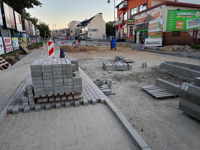 Roboty przy budowie ronda na skrzyżowaniu ulic Cmentarnej i Wojskowej w Siedlcach trwają od 11 czerwca