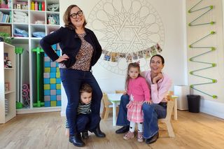 Karol III odwiedził Centrum Społeczności Żydowskiej w Krakowie. Michał i Aya poznali króla. To miły starszy pan