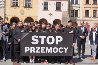 Ulicami Tarnowa przeszedł marsz przeciw przemocy. To reakcja na tragiczną śmierć 16-letniego Szymona 