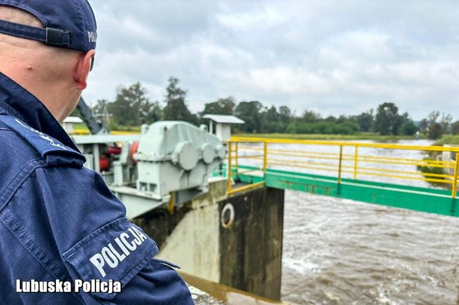 Rzeka Bóbr w Żaganiu przekroczyła stan alarmowy. Jest pilny apel policji