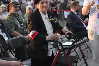 80. rocznica Powstania Warszawskiego. Wanda Traczyk-Stawska namawia do wybaczenia, a tłum skanduje: „Niemcy to mordercy”